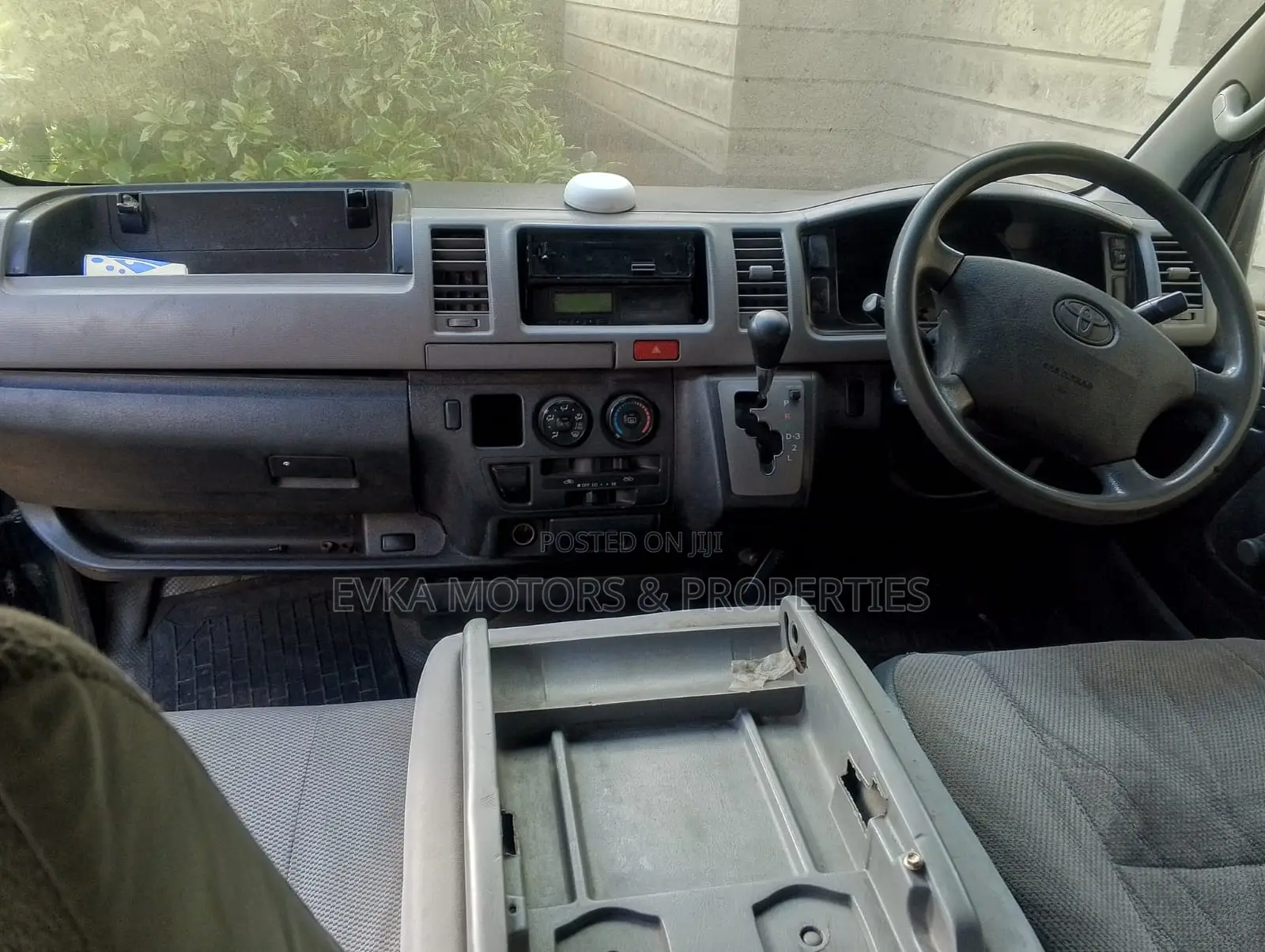 Toyota HiAce 2006 Black