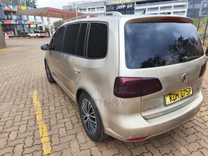 Volkswagen Touran 2014 Beige