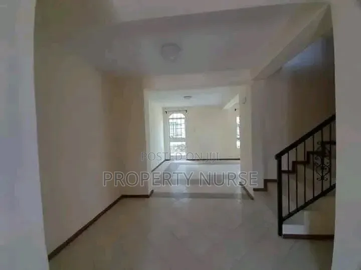 Furnished 3bdrm Maisonette in Gateway Mall Area for rent