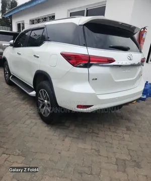 Toyota Fortuner 2019 White