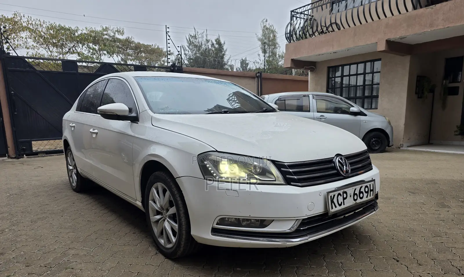 Volkswagen Passat 2011 White