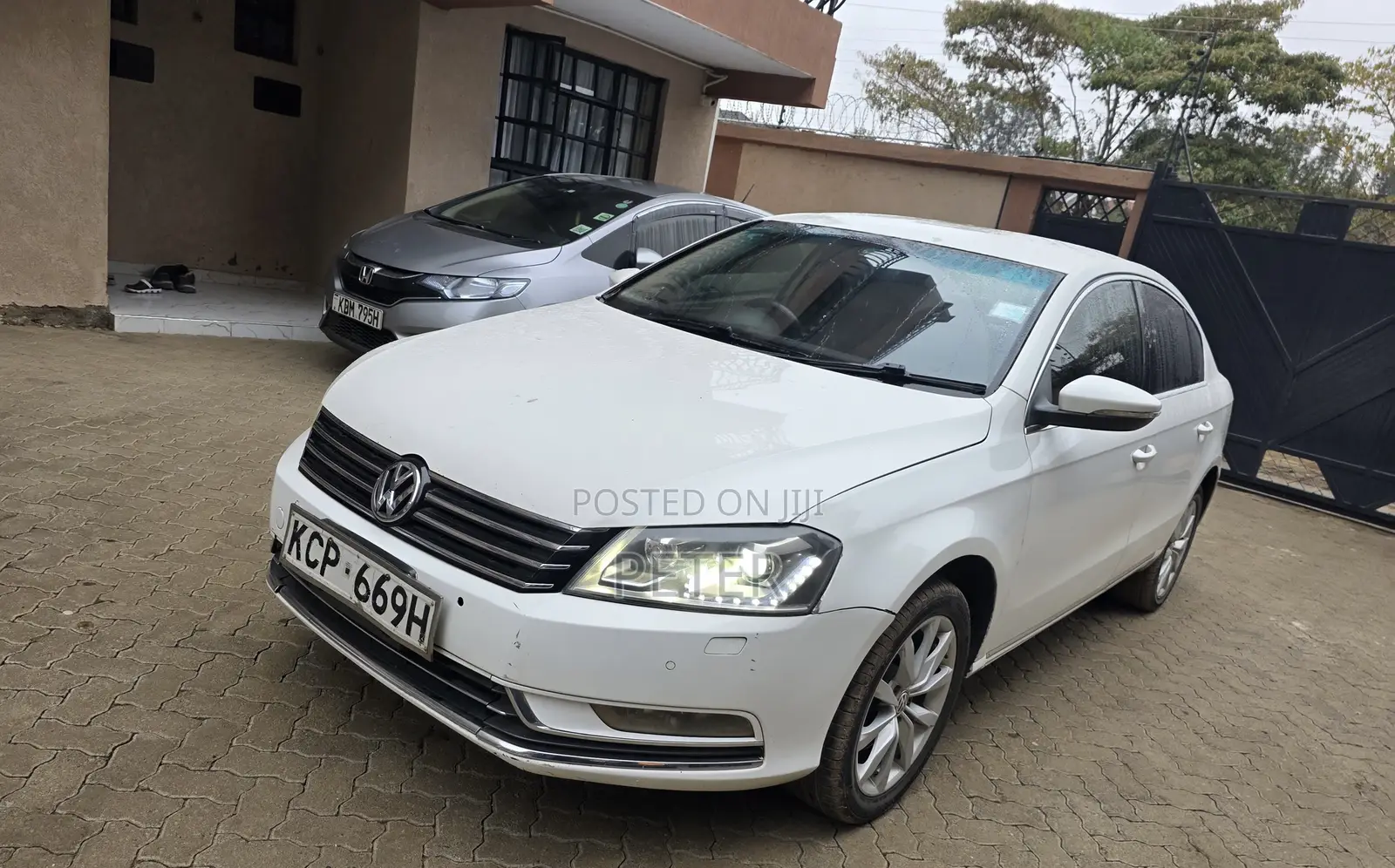 Volkswagen Passat 2011 White