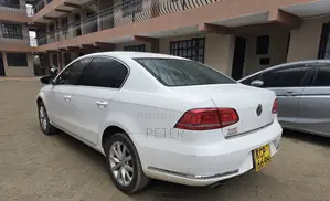 Volkswagen Passat 2011 White