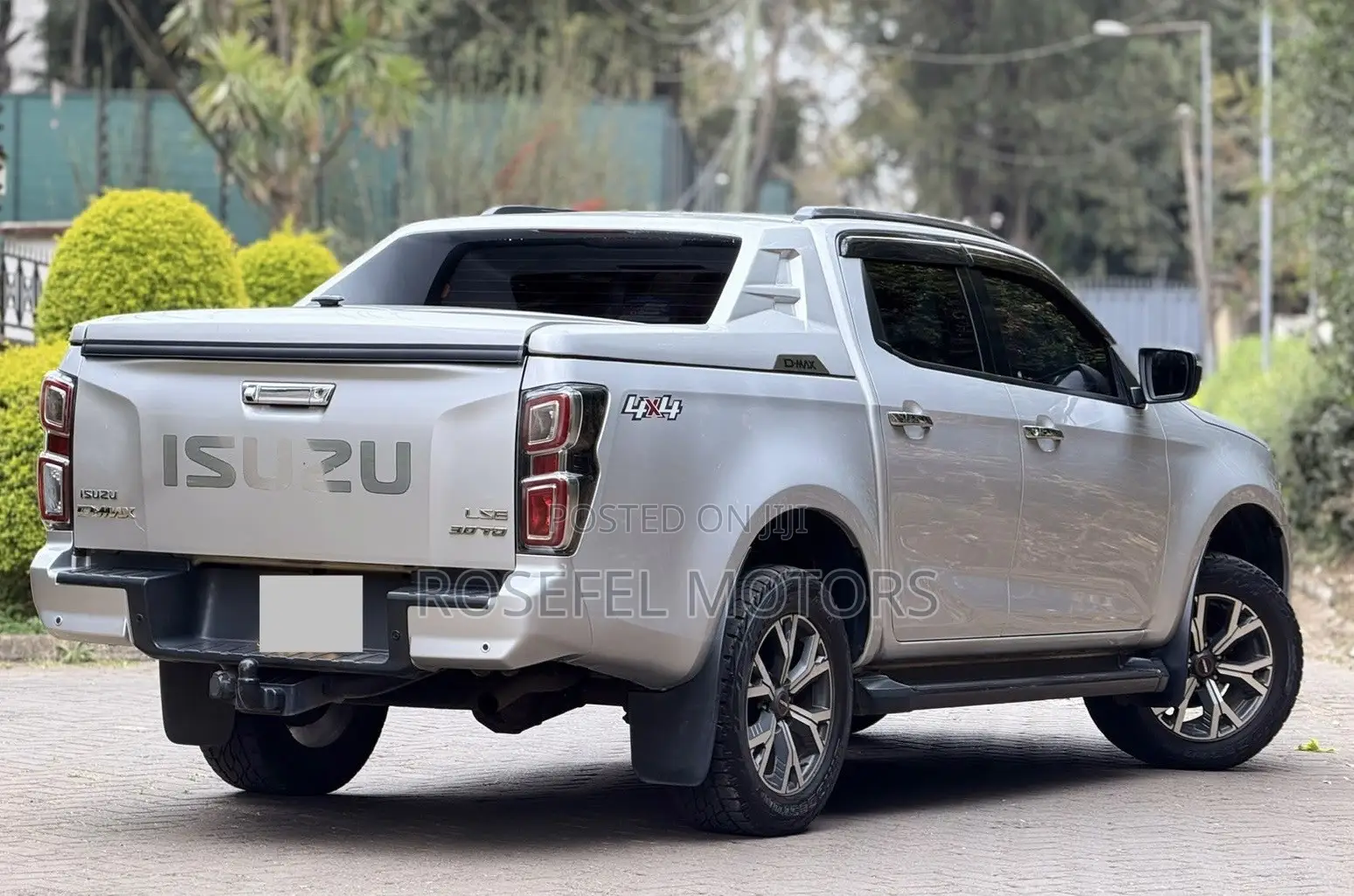 Isuzu D-MAX 2022 Silver