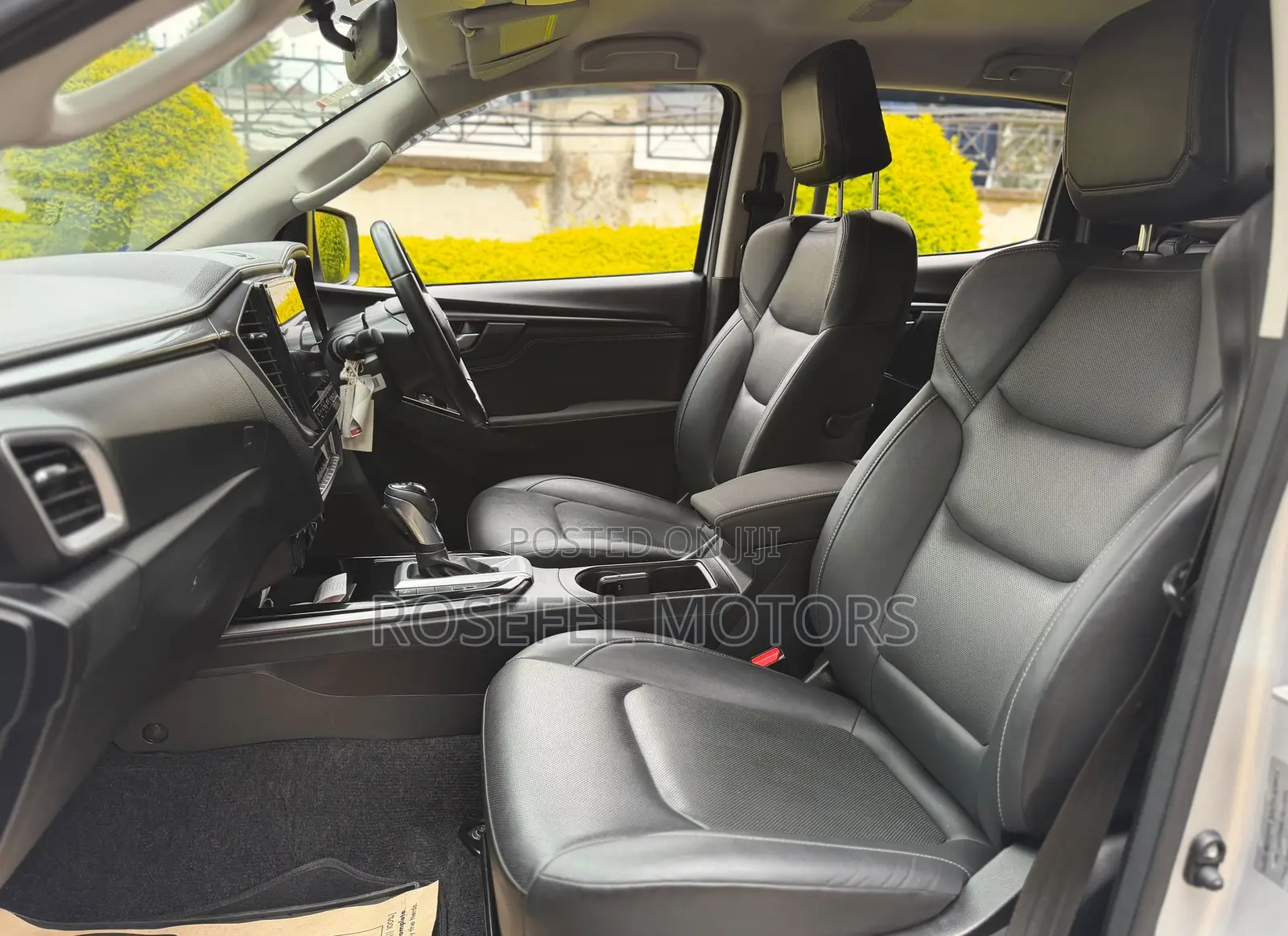 Isuzu D-MAX 2022 Silver