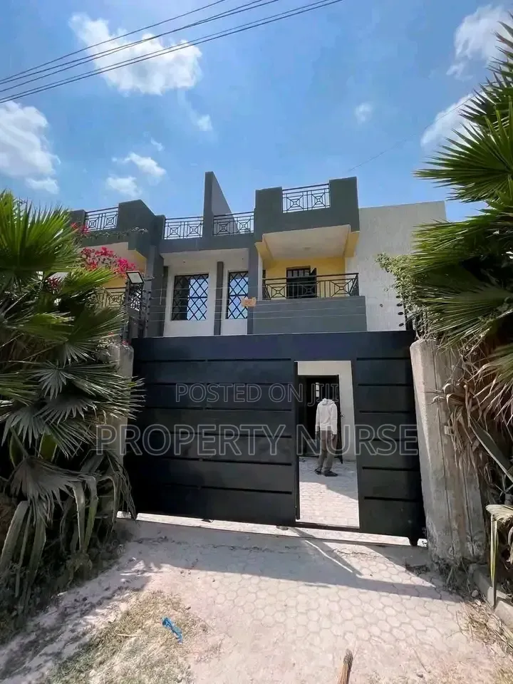 Furnished 4bdrm Duplex in Gateway Mall Area for rent