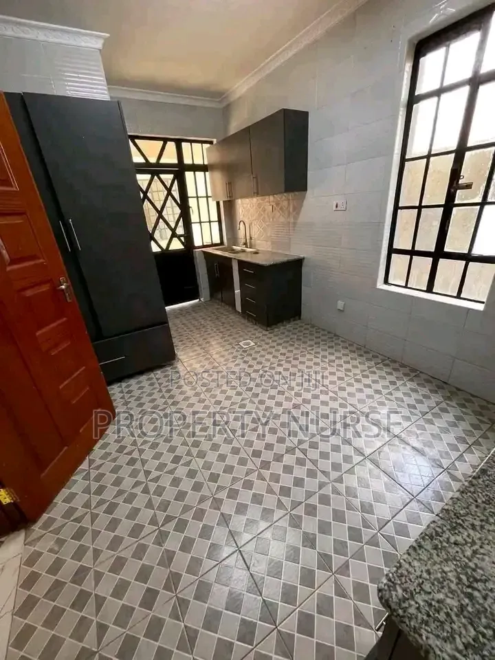Furnished 4bdrm Duplex in Gateway Mall Area for rent