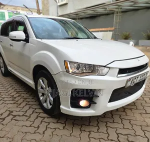 Mitsubishi Outlander 2012 Pearl