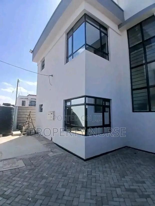 3bdrm Duplex in Gateway Mall Area for rent