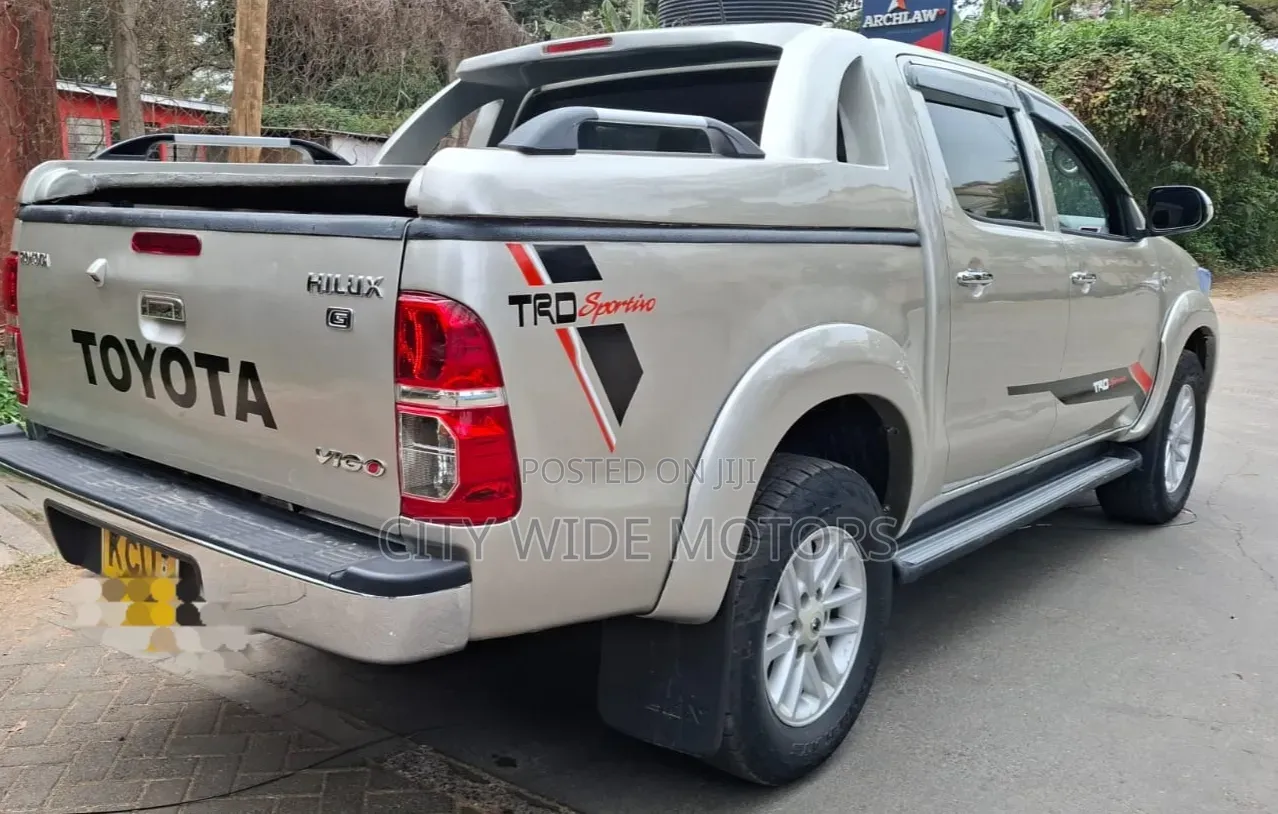 Toyota Hilux 2012 Silver