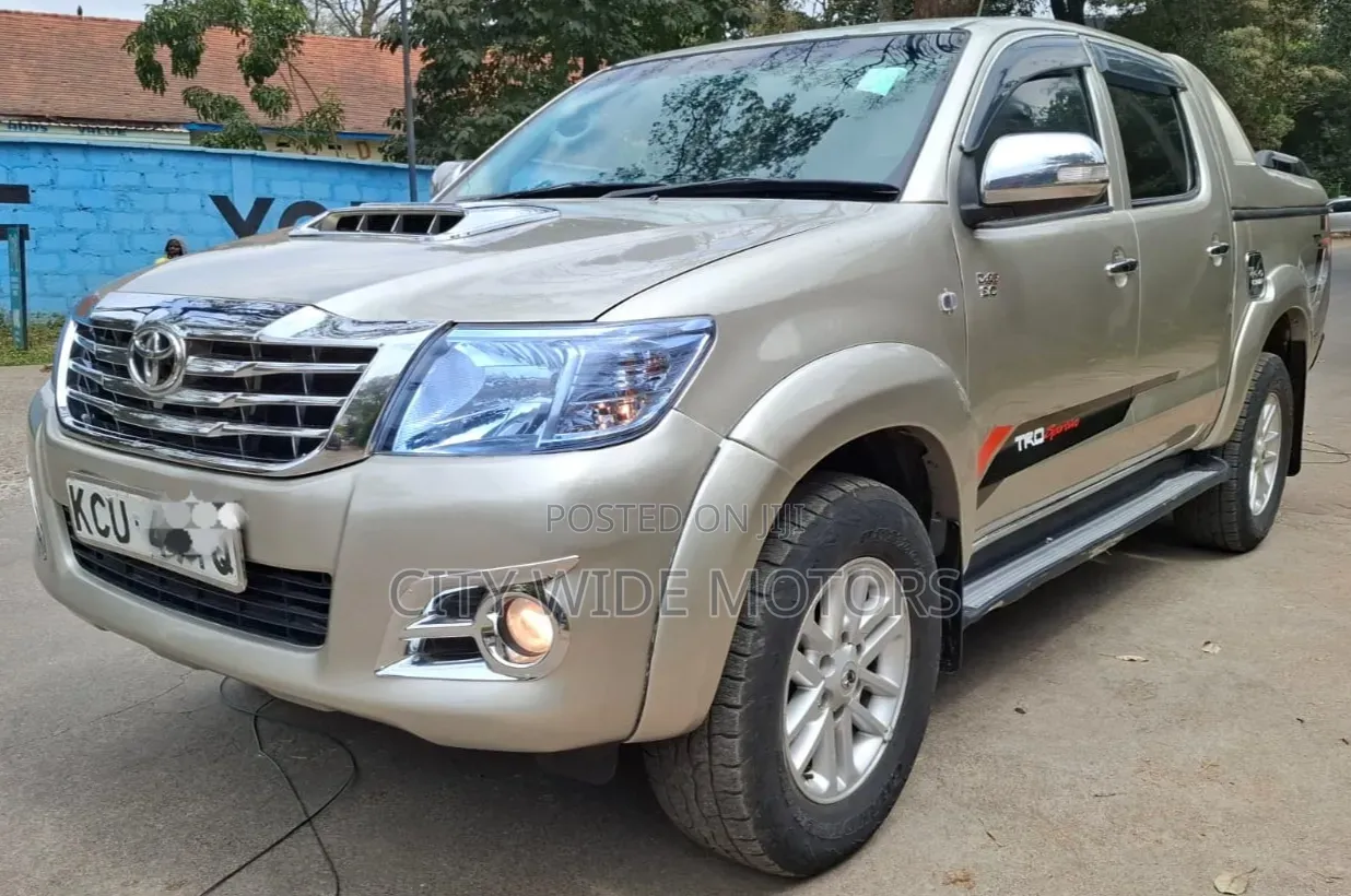 Toyota Hilux 2012 Silver