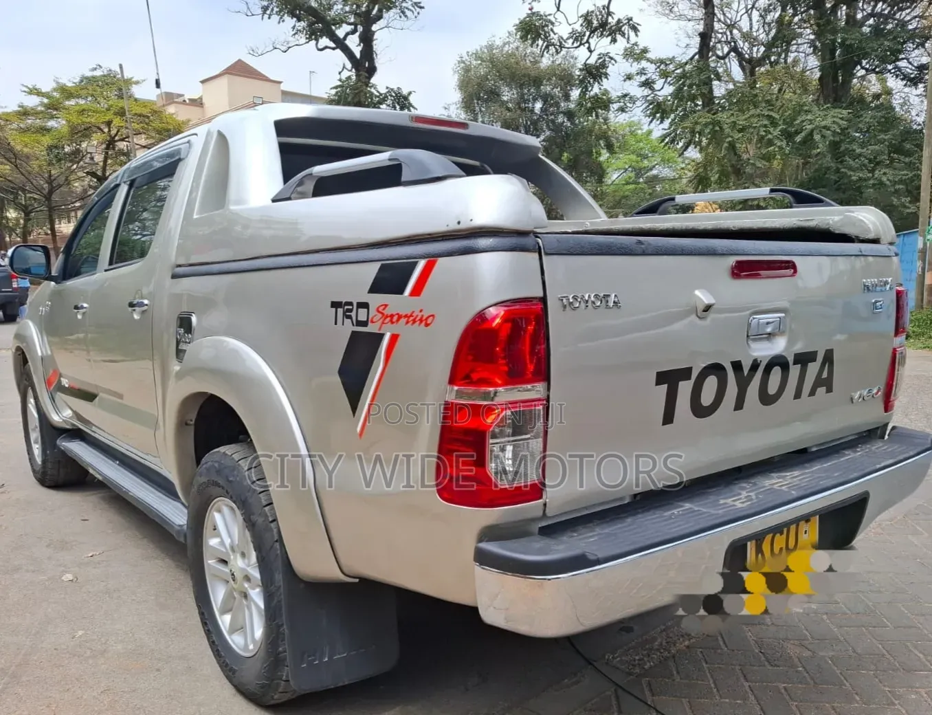 Toyota Hilux 2012 Silver