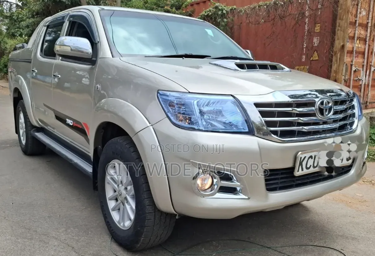Toyota Hilux 2012 Silver