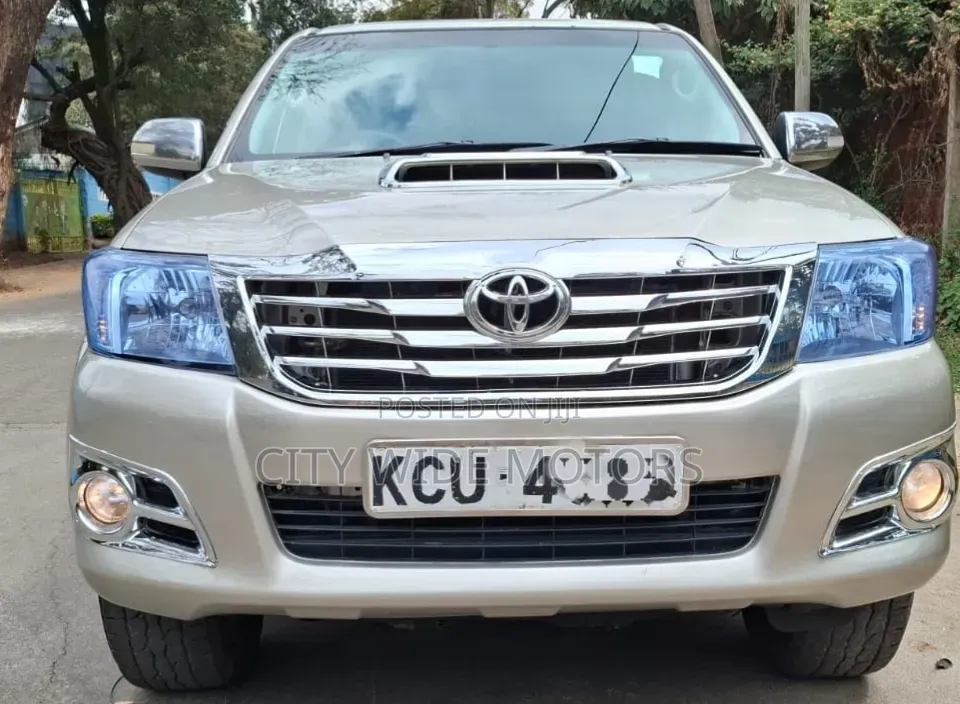 Toyota Hilux 2012 Silver