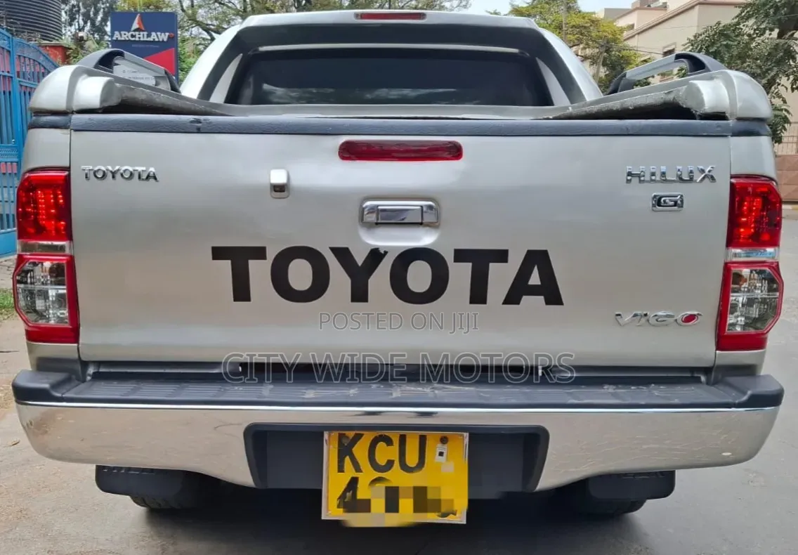 Toyota Hilux 2012 Silver