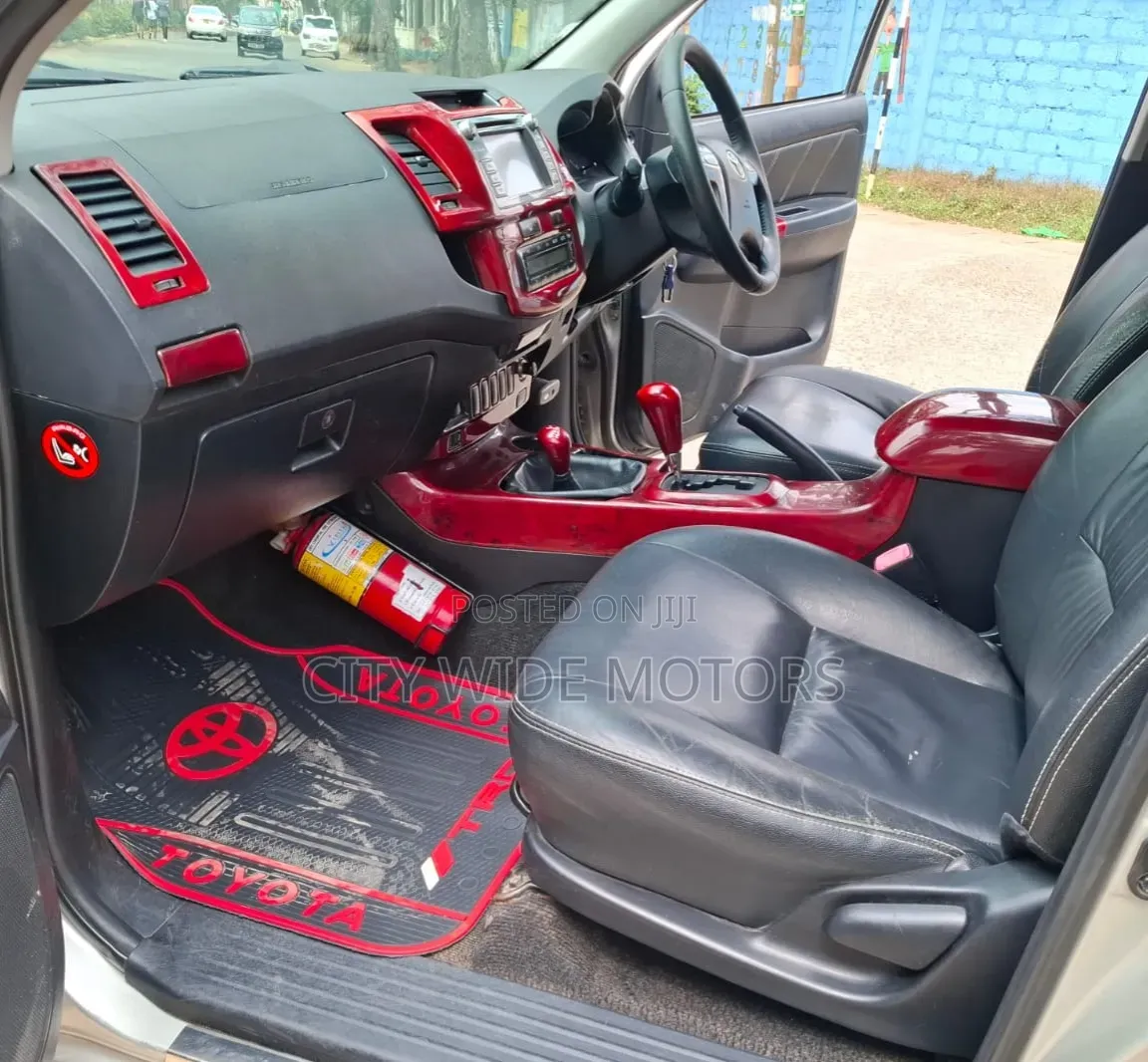 Toyota Hilux 2012 Silver
