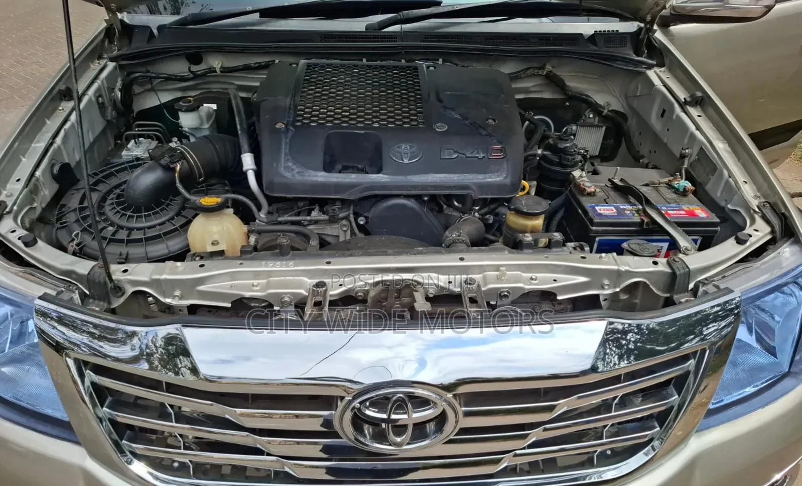 Toyota Hilux 2012 Silver