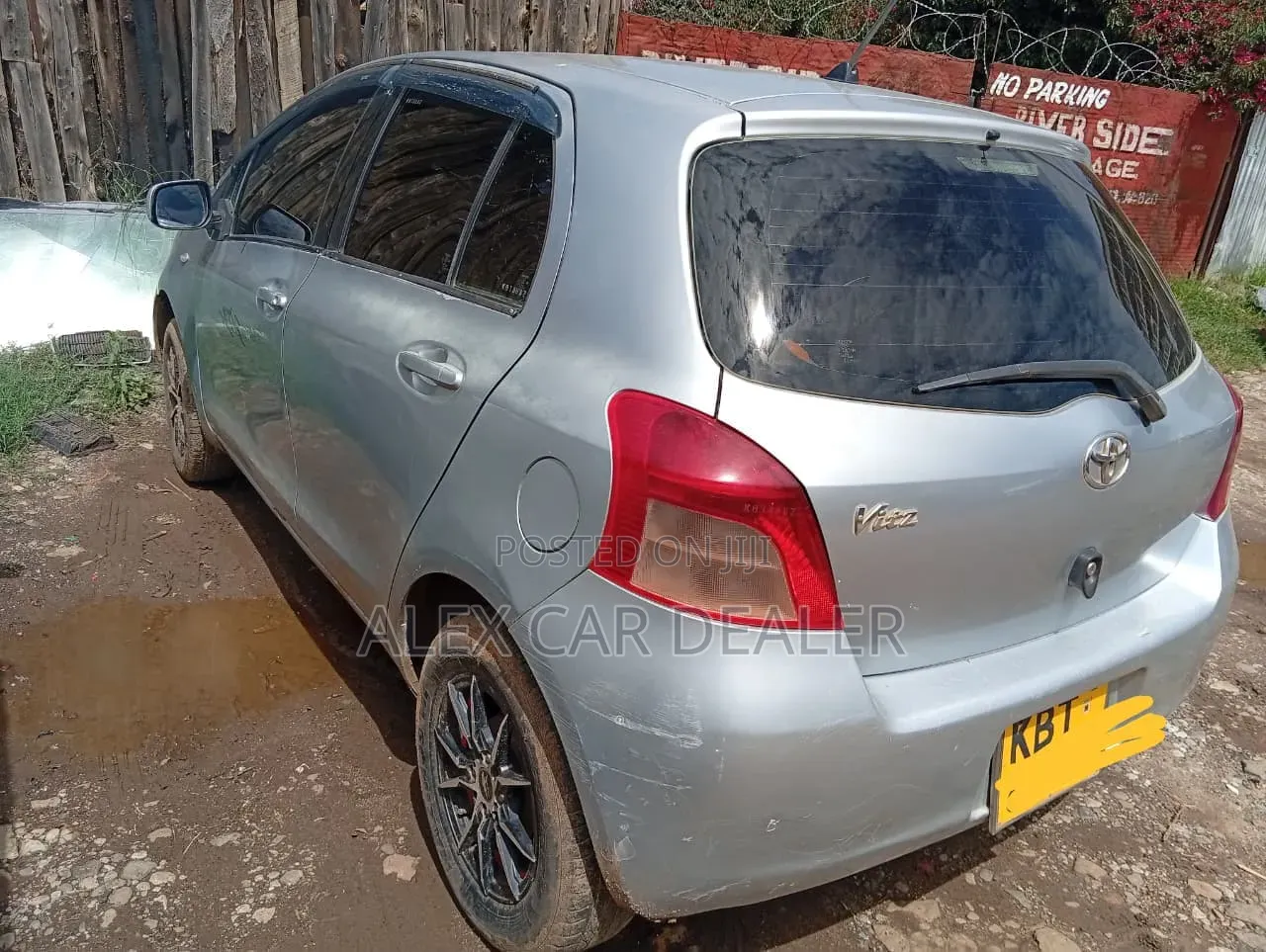 Toyota Vitz 2006 Silver