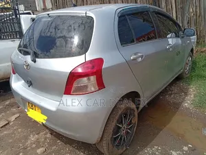 Toyota Vitz 2006 Silver