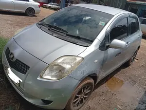 Toyota Vitz 2006 Silver