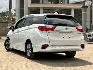 Honda Fit Shuttle 2018 Pearl