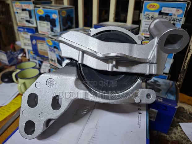 Cx-5 Right Engine Mounting Petrol