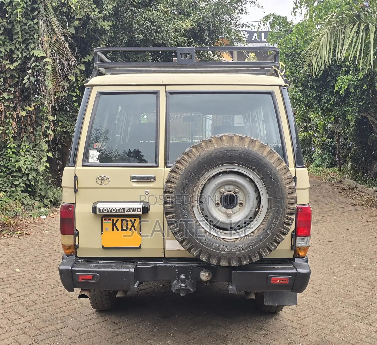 Toyota Land Cruiser 2010 Gold
