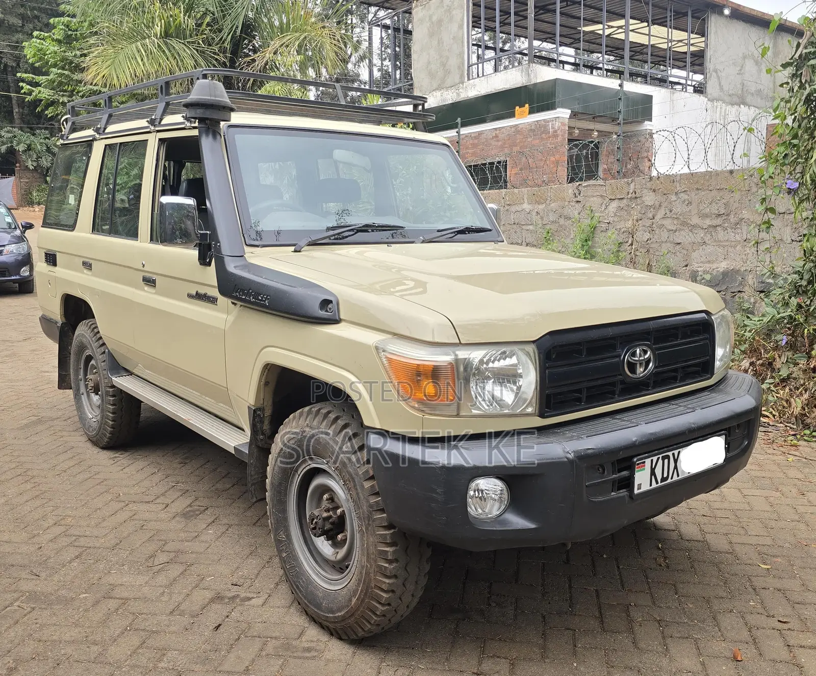 Toyota Land Cruiser 2010 Gold
