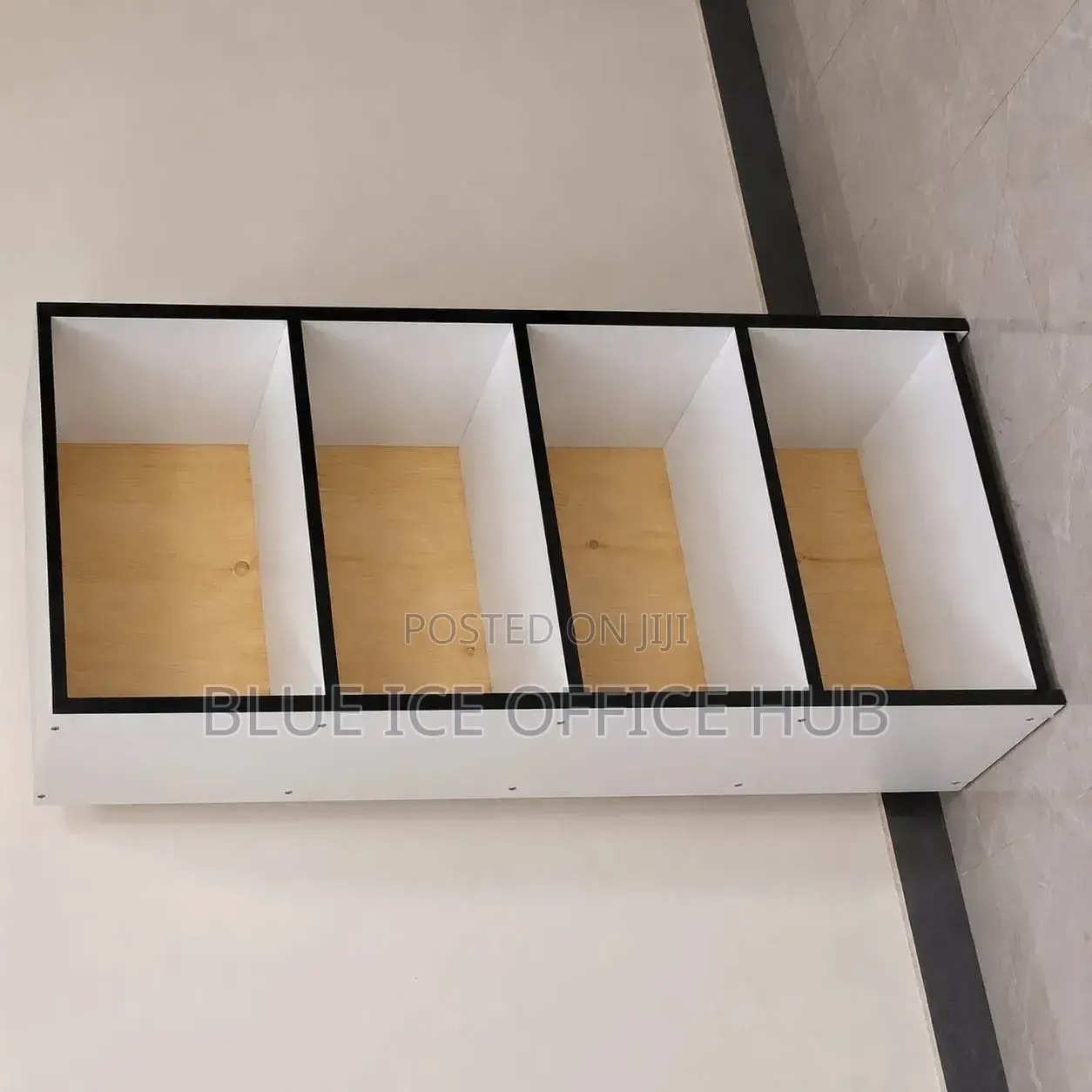 Modern Wooden Display Shelf With 4-Tier
