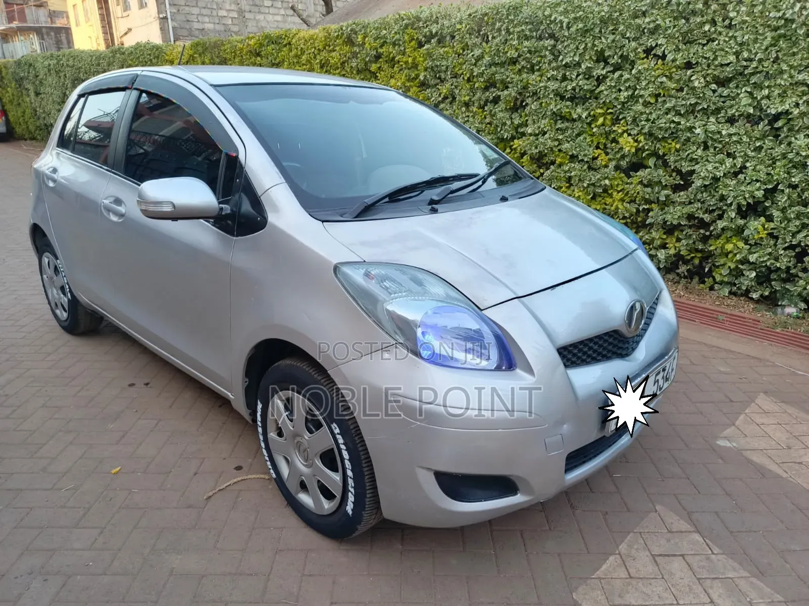 Toyota Vitz 2009 Silver