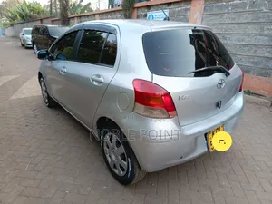 Toyota Vitz 2009 Silver