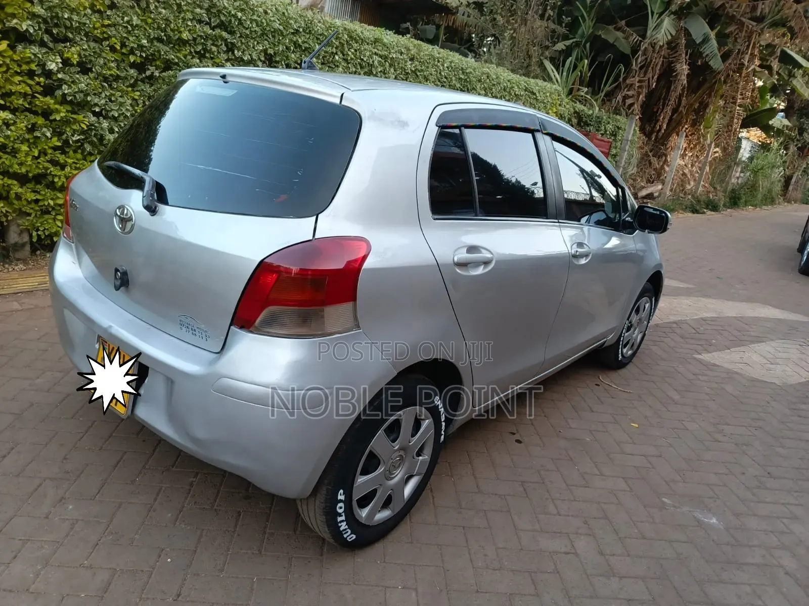 Toyota Vitz 2009 Silver