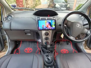 Toyota Vitz 2009 Silver