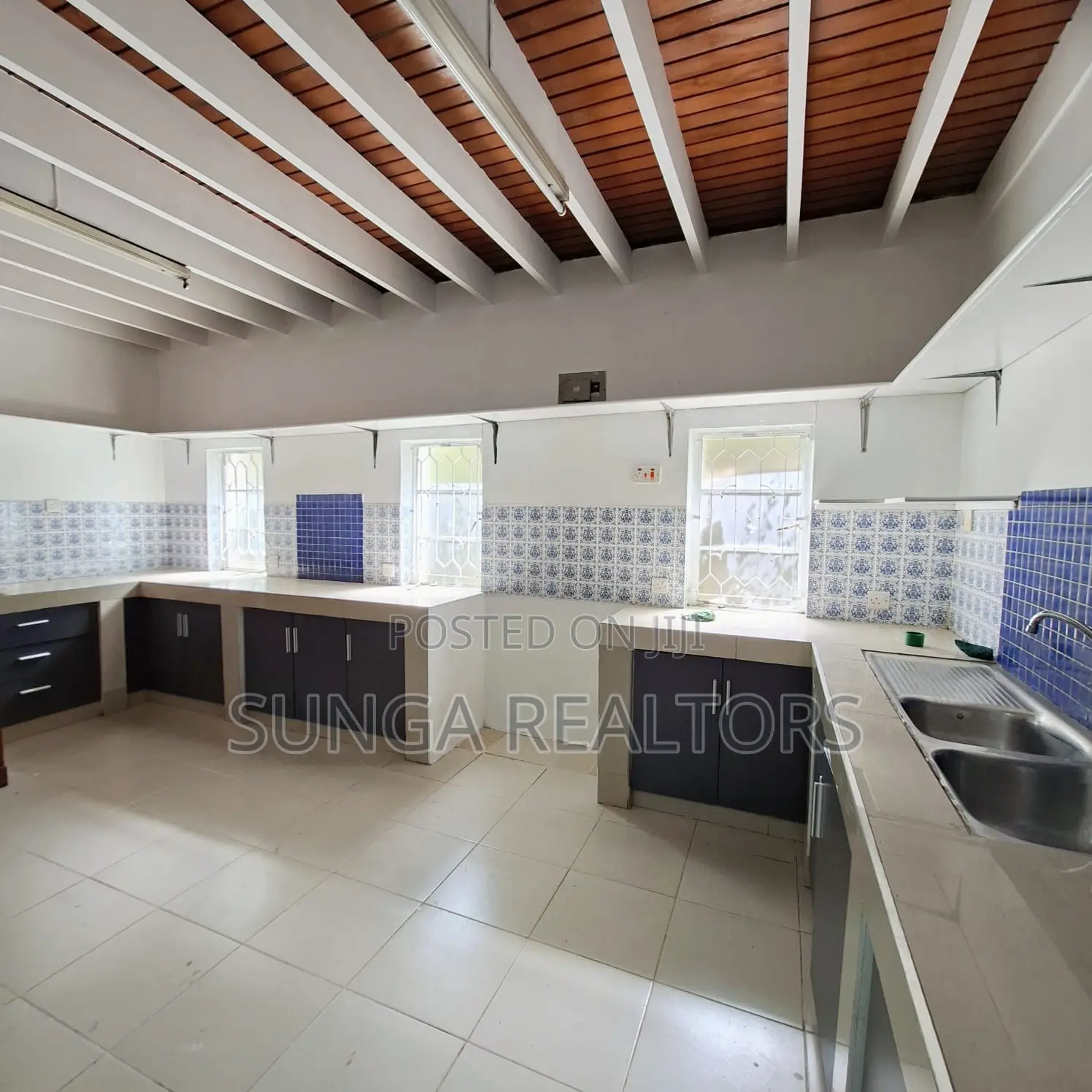Commercial Property for Let in Muthangari Drive