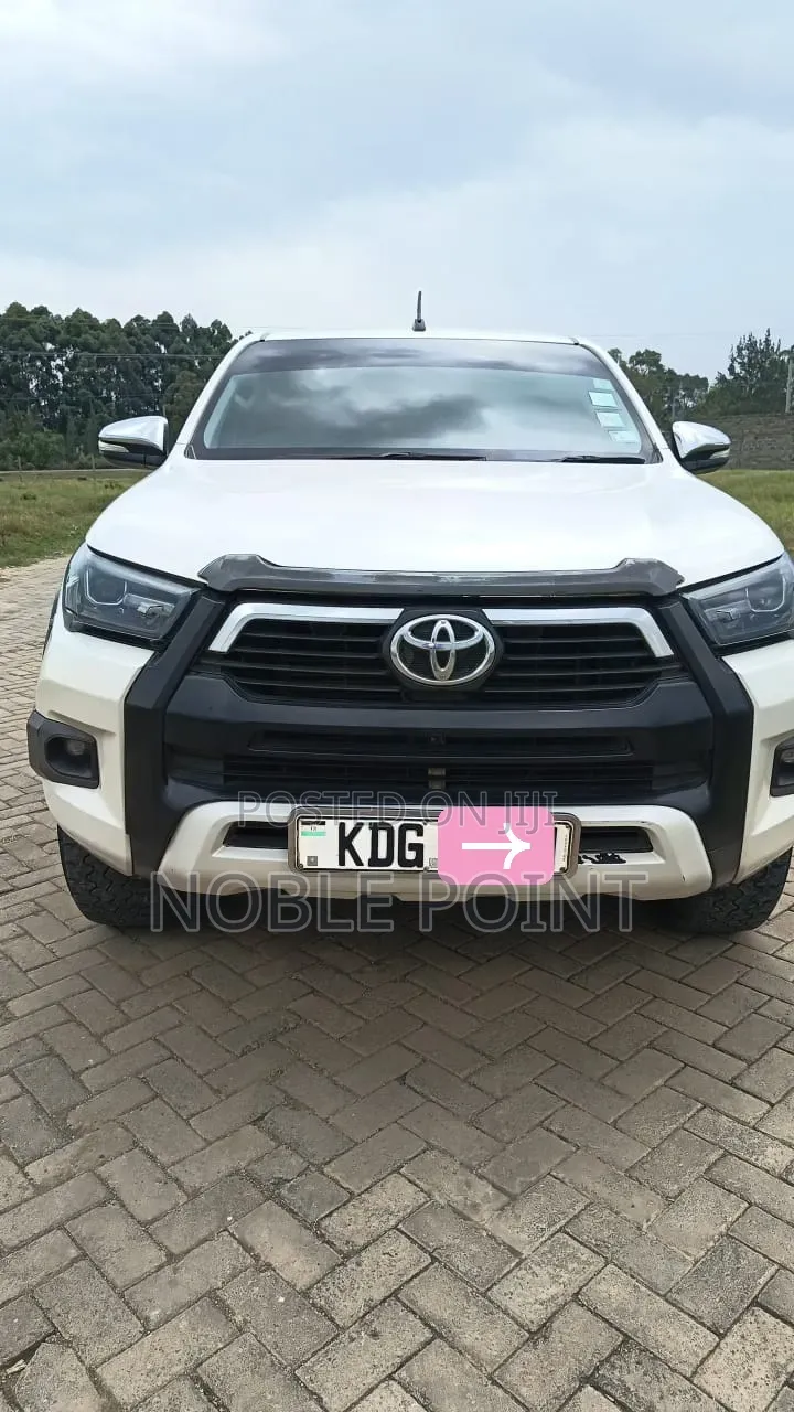 Toyota Hilux 2016 White