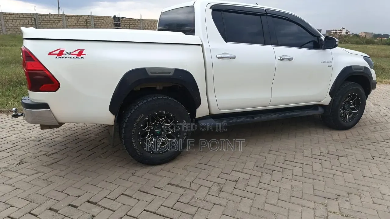 Toyota Hilux 2016 White