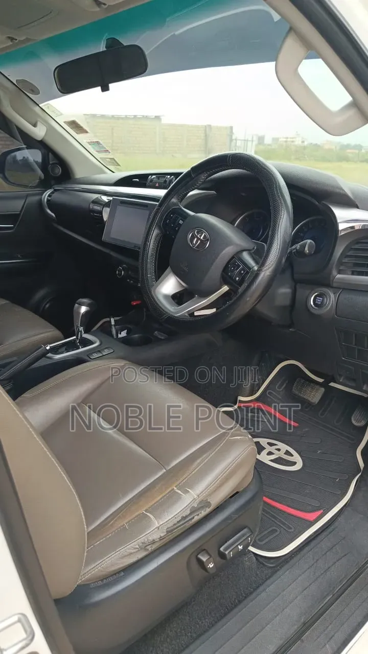 Toyota Hilux 2016 White
