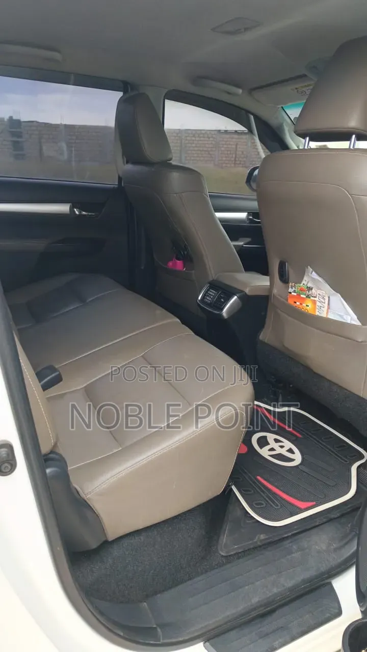 Toyota Hilux 2016 White