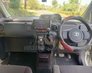 Toyota Spade 2015 Silver