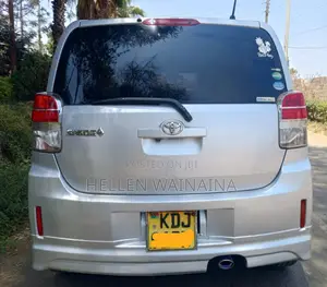 Toyota Spade 2015 Silver