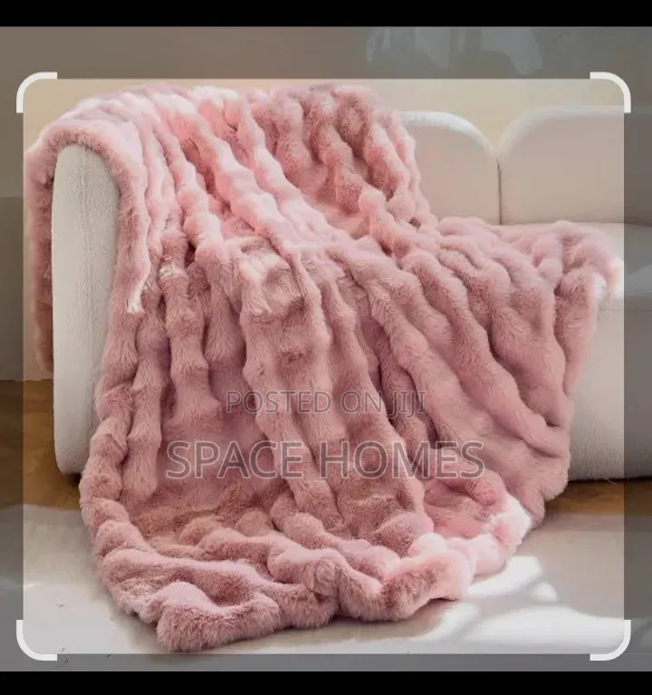 *Ultra-Soft Fuzzy Fleece Throw Blanket