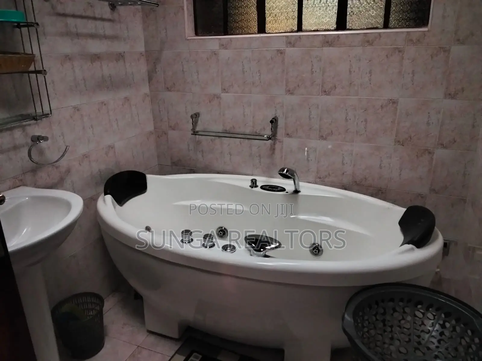 Furnished 2bdrm Bungalow in Ridgeways for rent