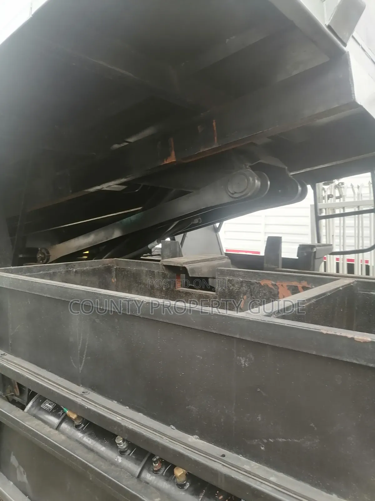 Isuzu KDW FVZ Tipper as Good as New. Safi Kama Pamba at Only KSHS 9.7m