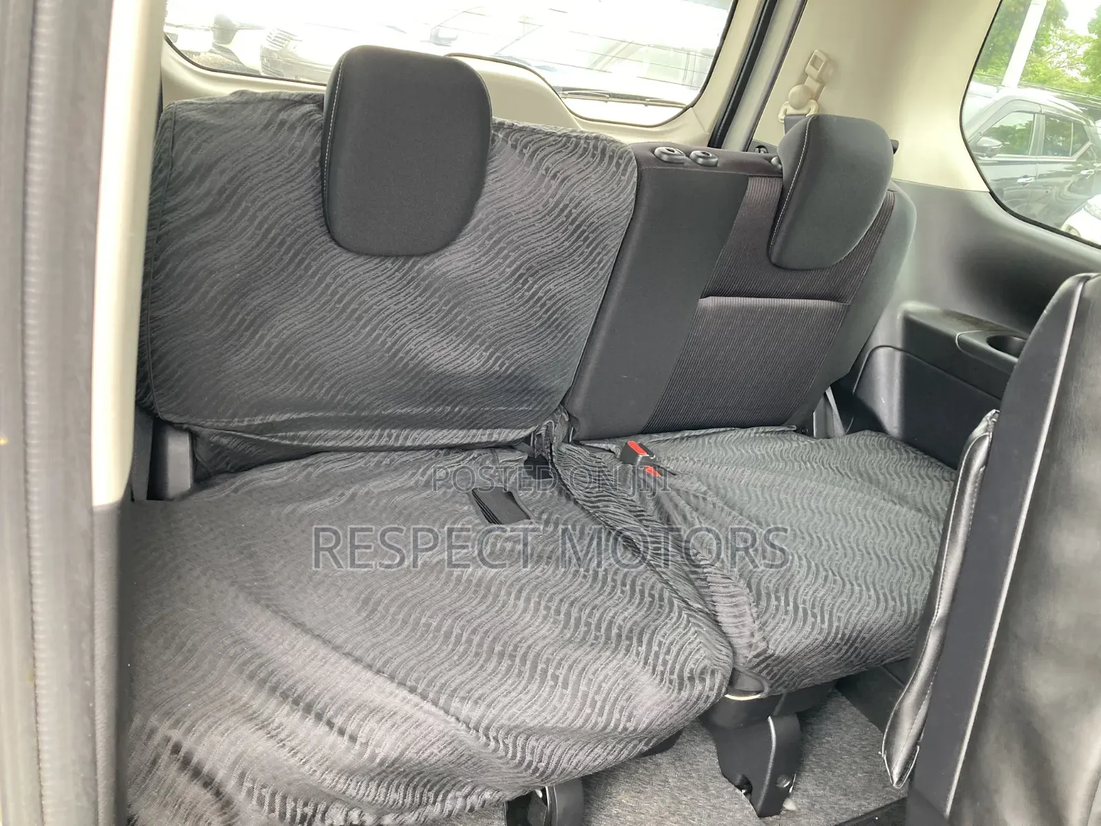 Nissan Serena 2019 Silver