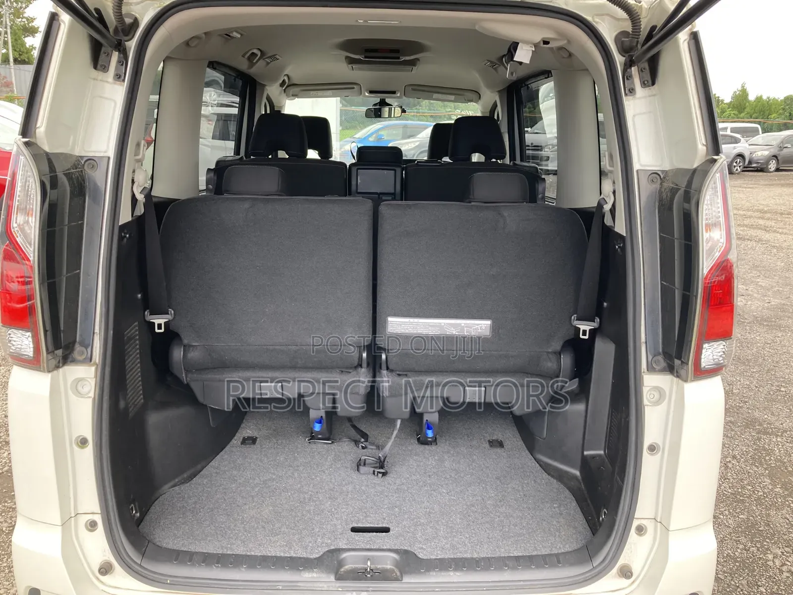 Nissan Serena 2018 White