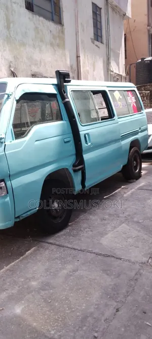 Nissan Caravan (Urvan) 2012 Blue