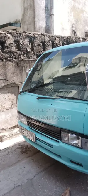 Nissan Caravan (Urvan) 2012 Blue