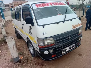 Toyota HiAce 2003 White