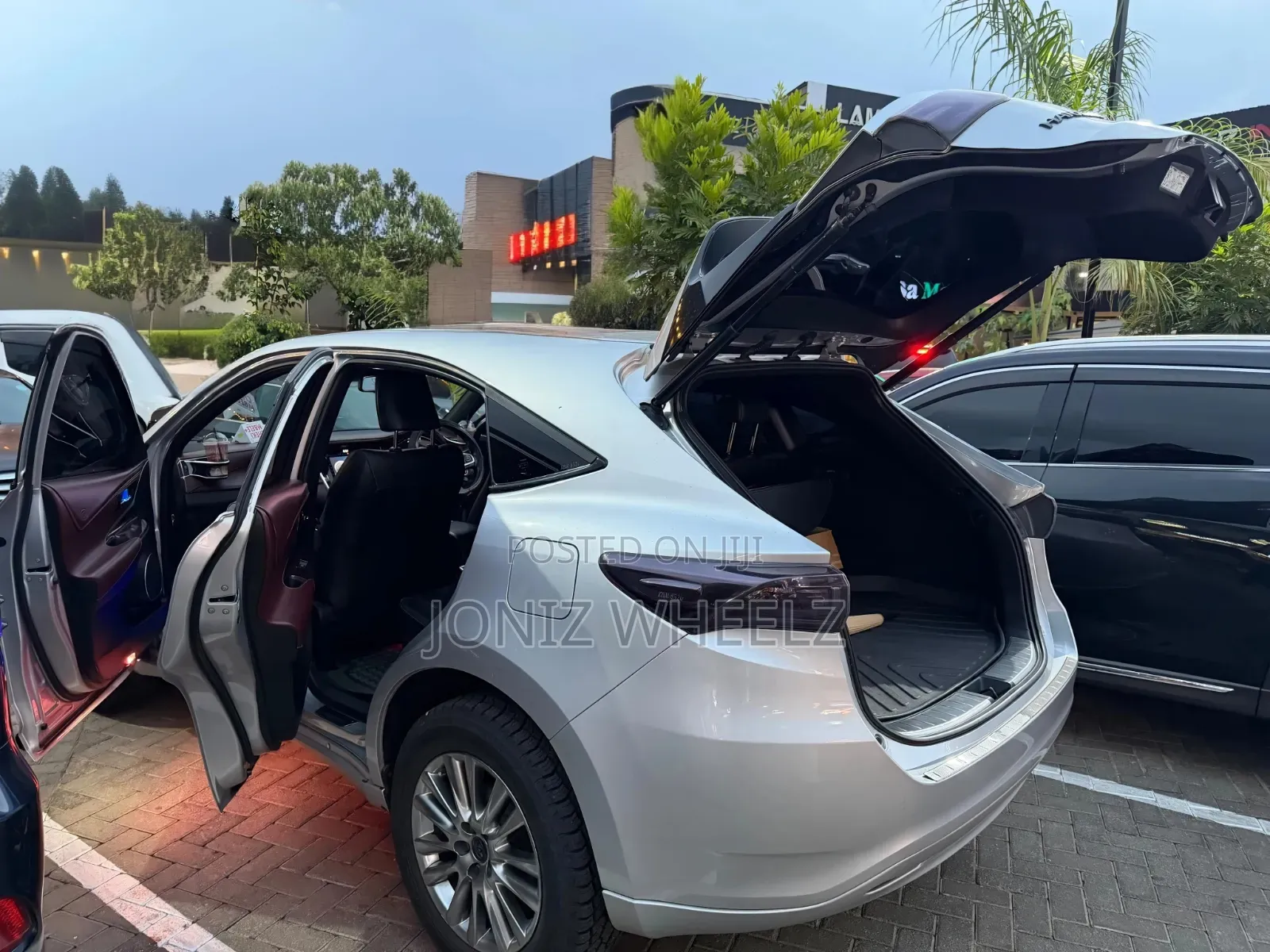 Toyota Harrier 2.5 Hybrid 4WD 2016 Silver