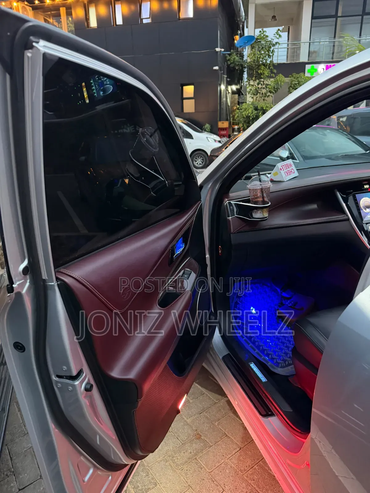 Toyota Harrier 2.5 Hybrid 4WD 2016 Silver